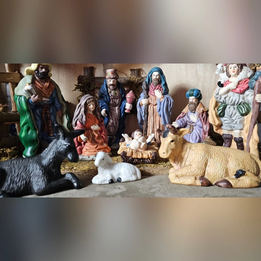Vtg 11 PIECE PORCELAIN NATIVITY SET DECEMBER HOME - Picture 4 of 6